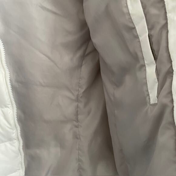 Eddie Bauer EB650 down women's vest in white with side pockets. - Picture 9 of 12